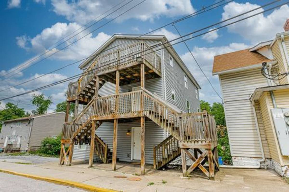 Apartment for rent at 749 Garrison Ave, Morgantown, WV 26505