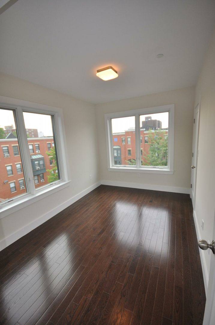 Apartment for rent at 659 Massachusetts Ave #7R, Boston, MA 02118