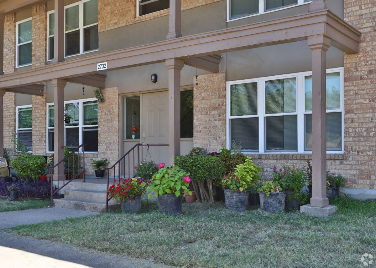 Apartment for rent at 2724 Robinson Dr, Waco, TX 76706