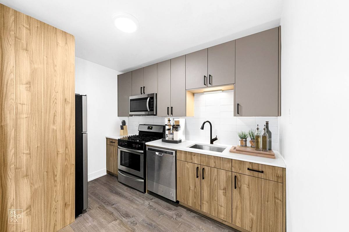 Apartment for rent at 6230 N Kenmore, Chicago, IL 60660