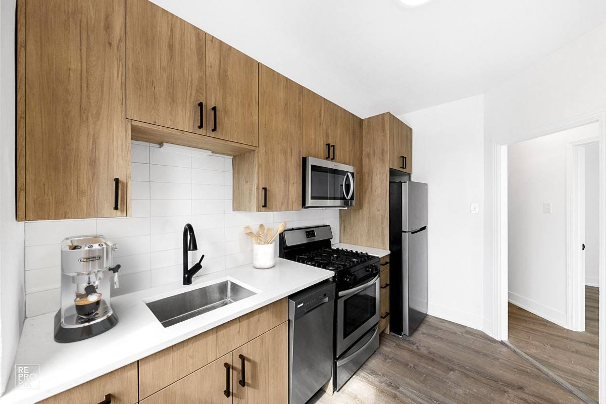 Apartment for rent at 6230 N Kenmore, Chicago, IL 60660