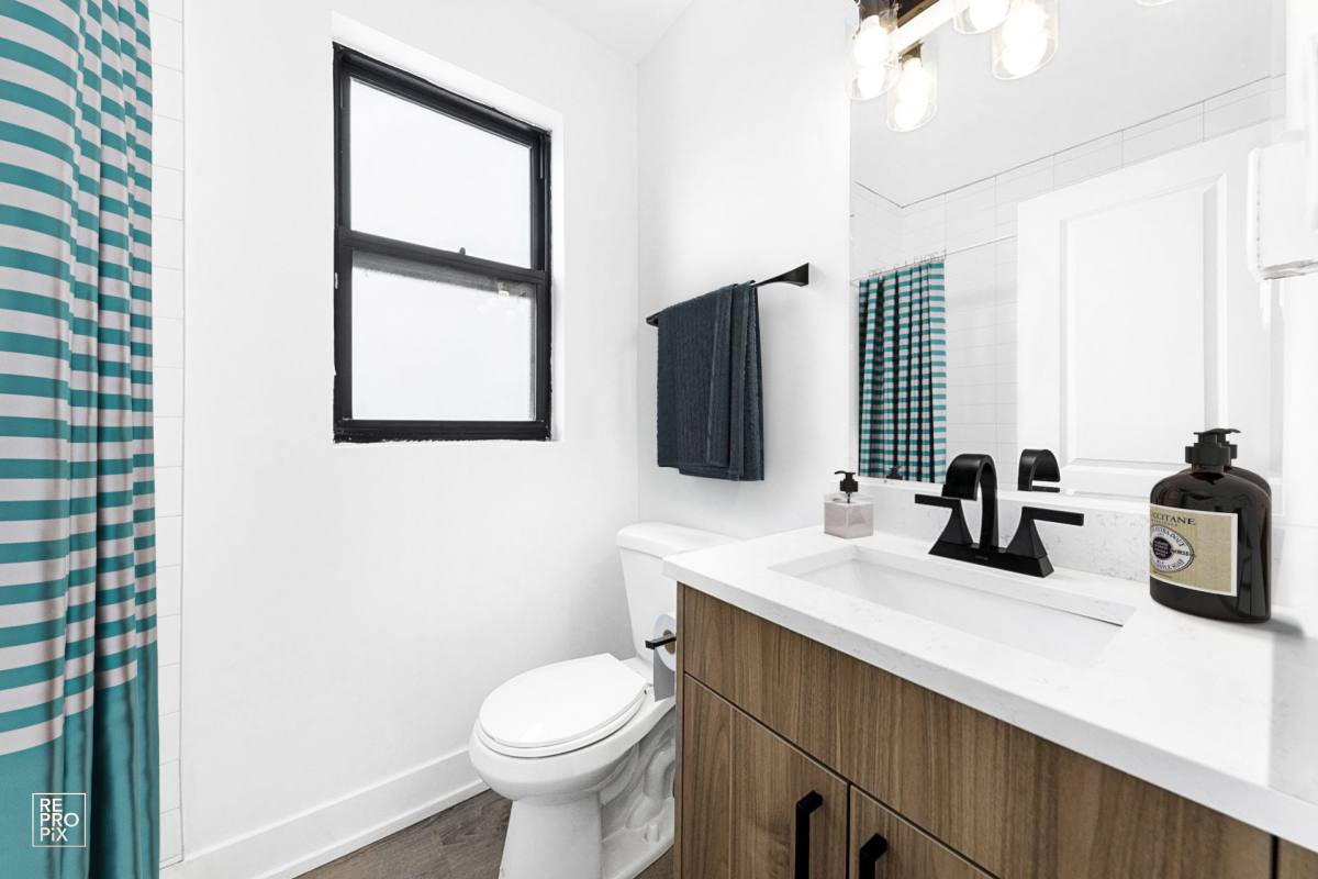 Apartment for rent at 6230 N Kenmore, Chicago, IL 60660