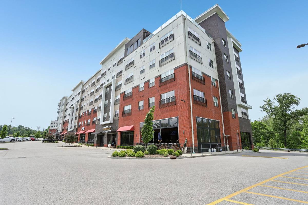 Apartment for rent at 1010 Enclave Blvd, Edwardsville, IL 62025