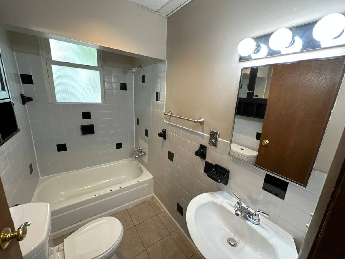 Apartment for rent at 1932-1934 Summit St, Columbus, OH 43201