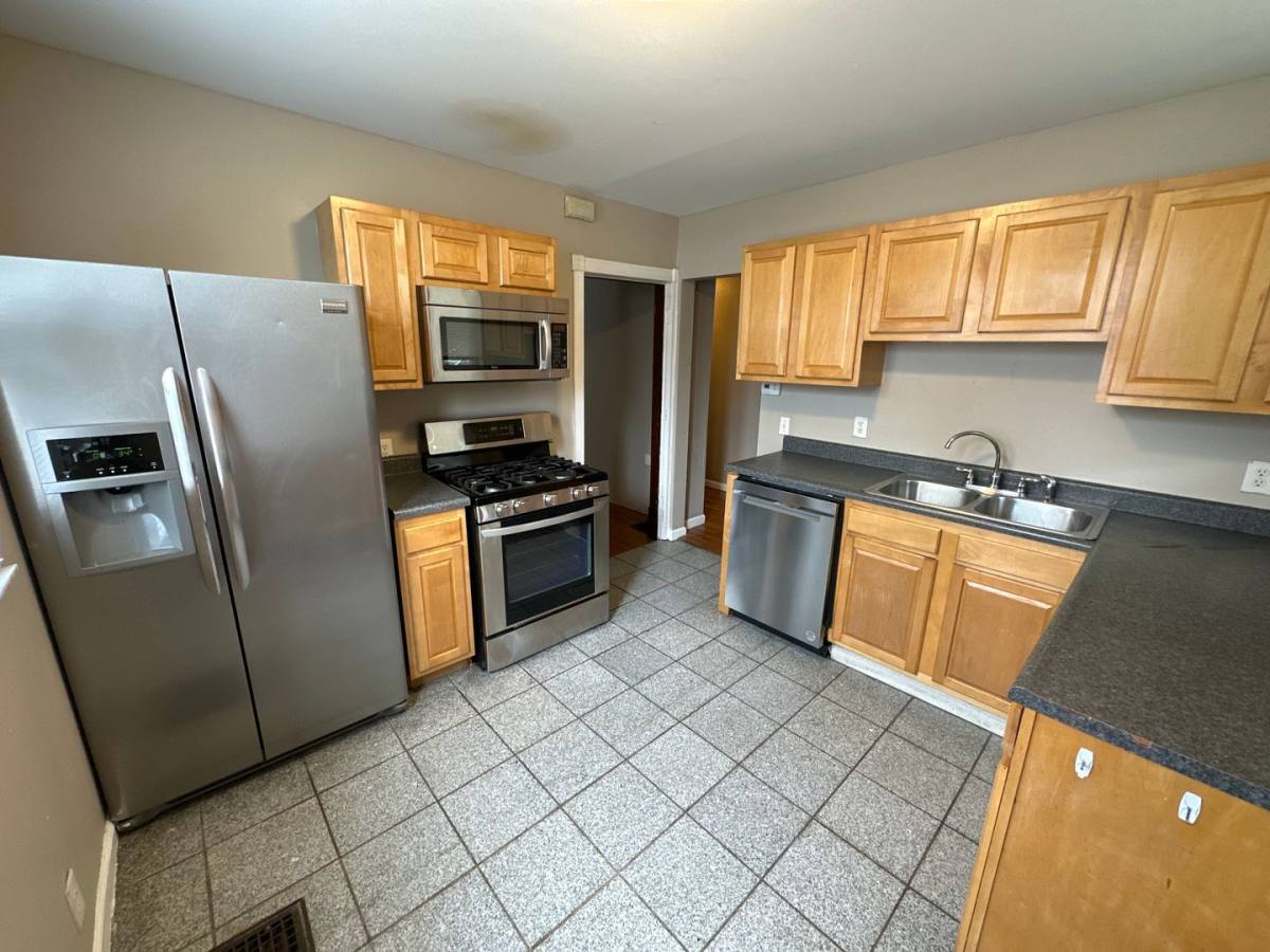 Apartment for rent at 1932-1934 Summit St, Columbus, OH 43201
