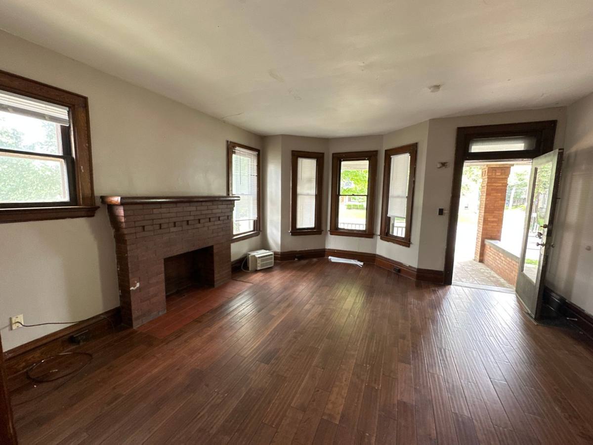 Apartment for rent at 1932-1934 Summit St, Columbus, OH 43201