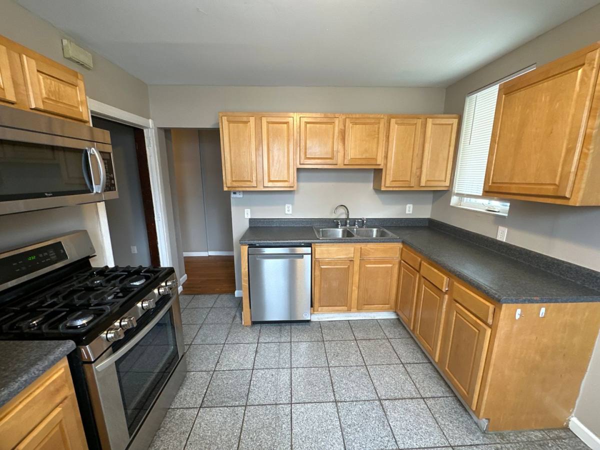 Apartment for rent at 1932-1934 Summit St, Columbus, OH 43201