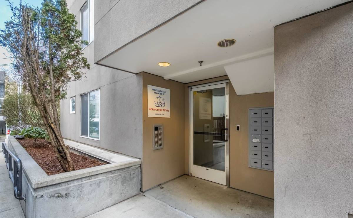 Apartment for rent at 4548 20th Ave NE, Seattle, WA 98105