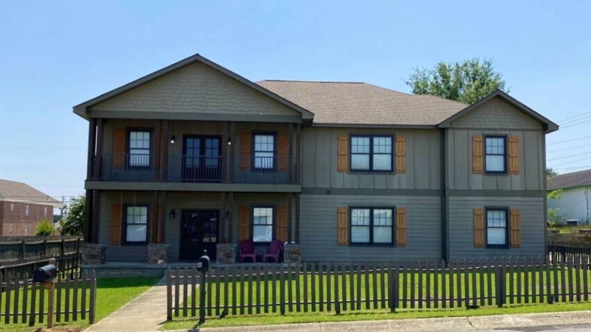 Apartment for rent at 1435 Cloverdale Rd, Tuscaloosa, AL 35401