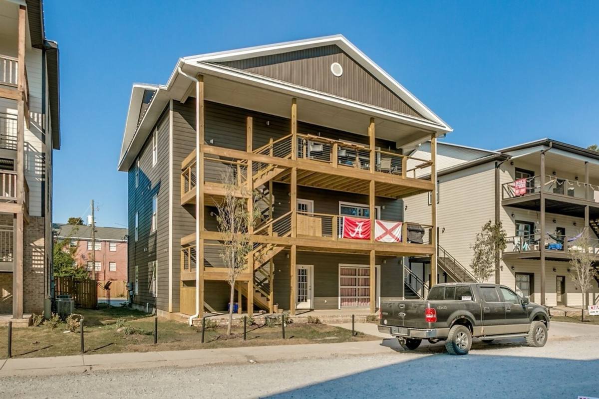 Apartment for rent at 1435 Cloverdale Rd, Tuscaloosa, AL 35401