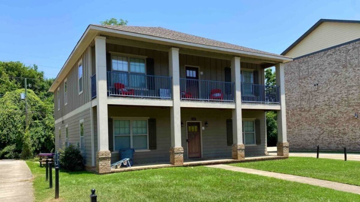 Apartment for rent at 1435 Cloverdale Rd, Tuscaloosa, AL 35401