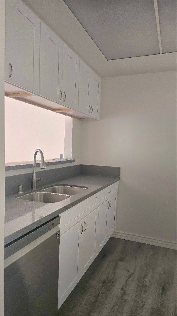 Apartment for rent at 315 S Lafayette Park Place, Los Angeles, CA 90057