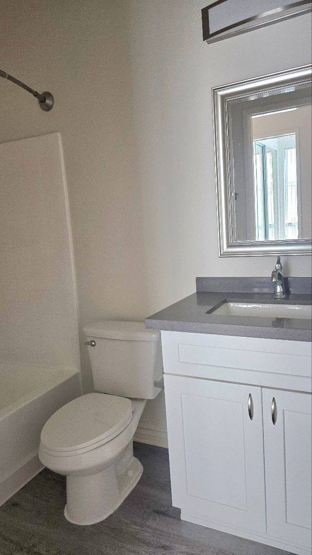 Apartment for rent at 315 S Lafayette Park Place, Los Angeles, CA 90057