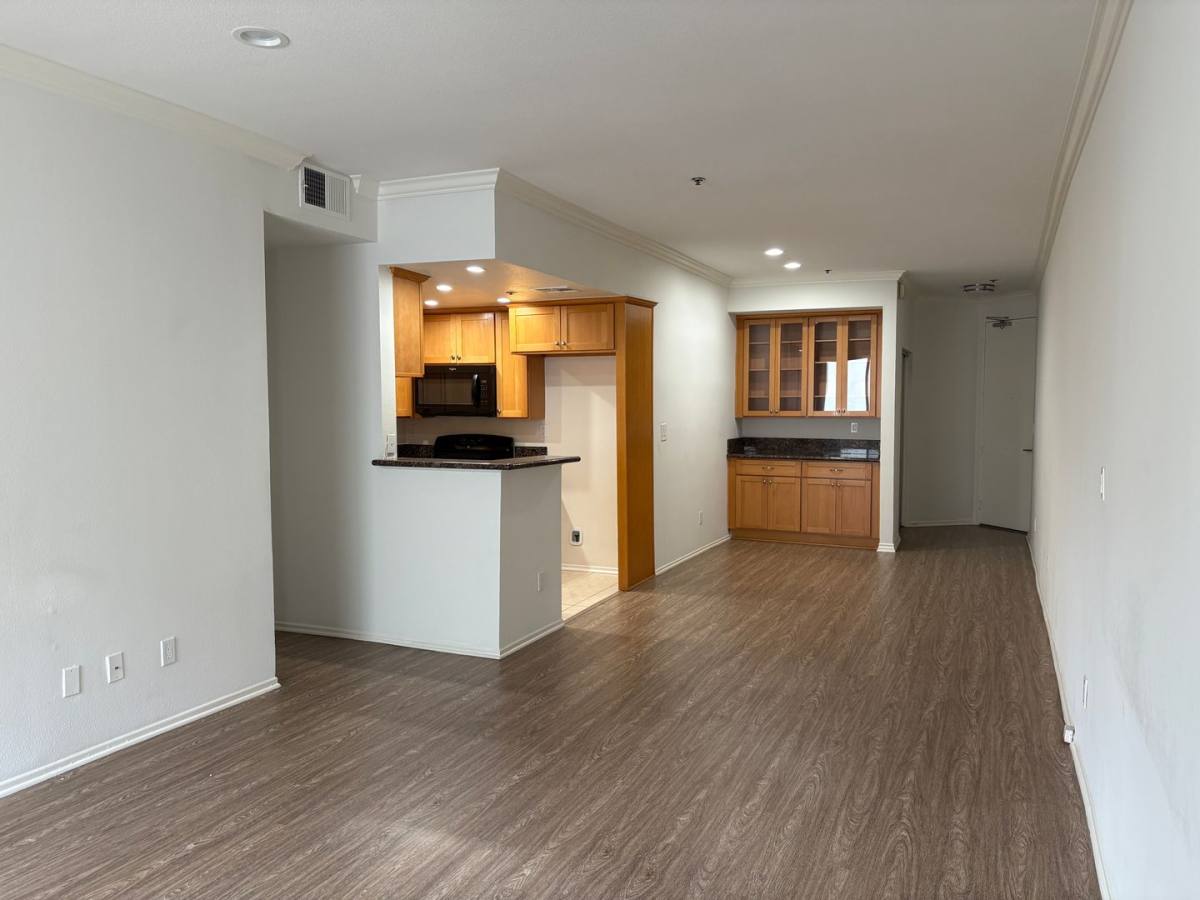 Apartment for rent at 8715 Burton Way, Los Angeles, CA 90048