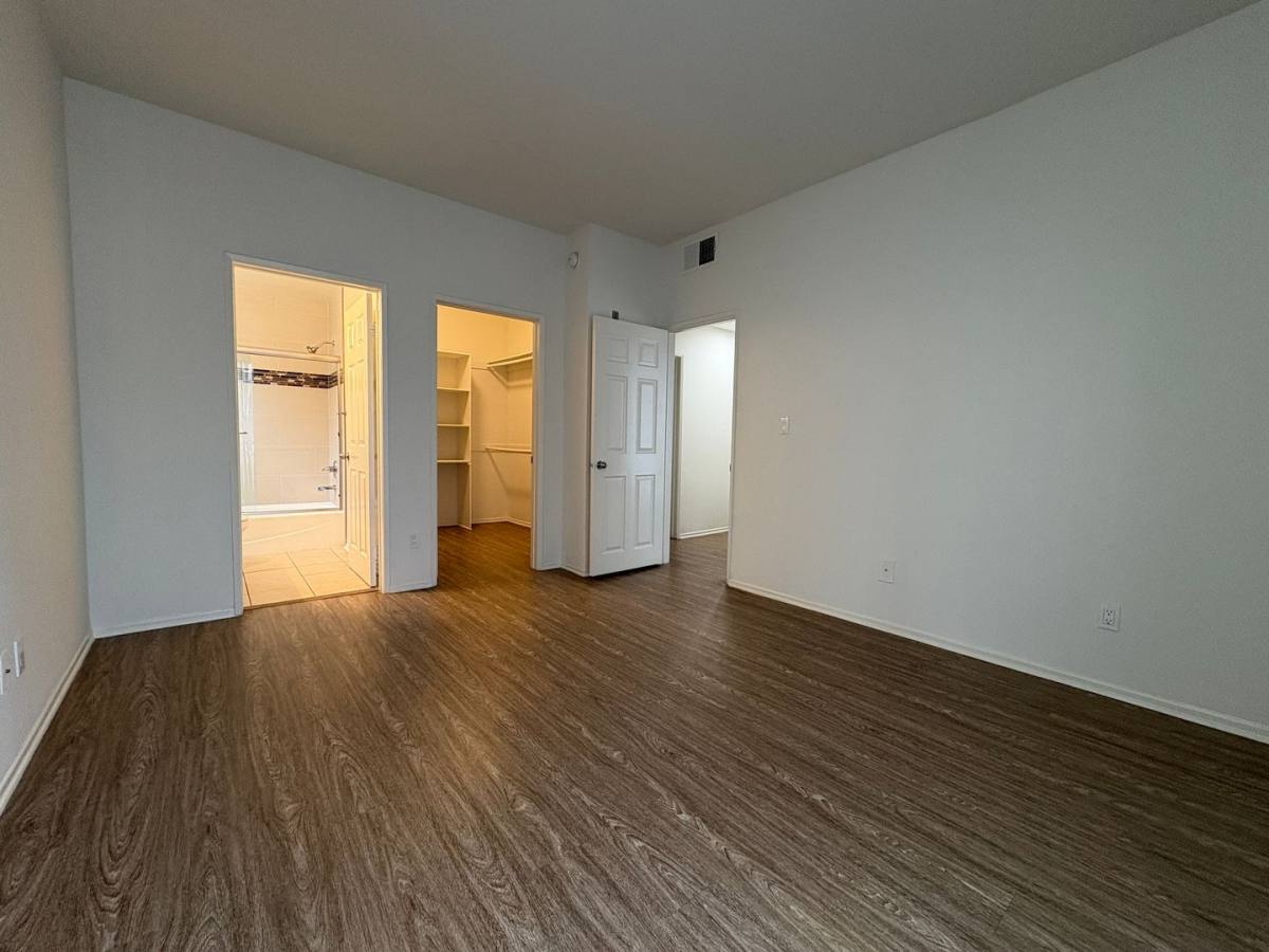 Apartment for rent at 8715 Burton Way, Los Angeles, CA 90048