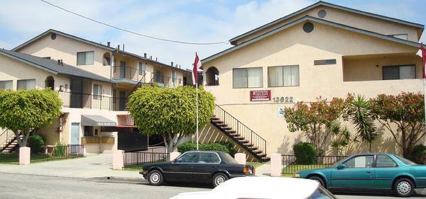 Apartment for rent at 13616-22 Kornblum Ave, Hawthorne, CA 90250