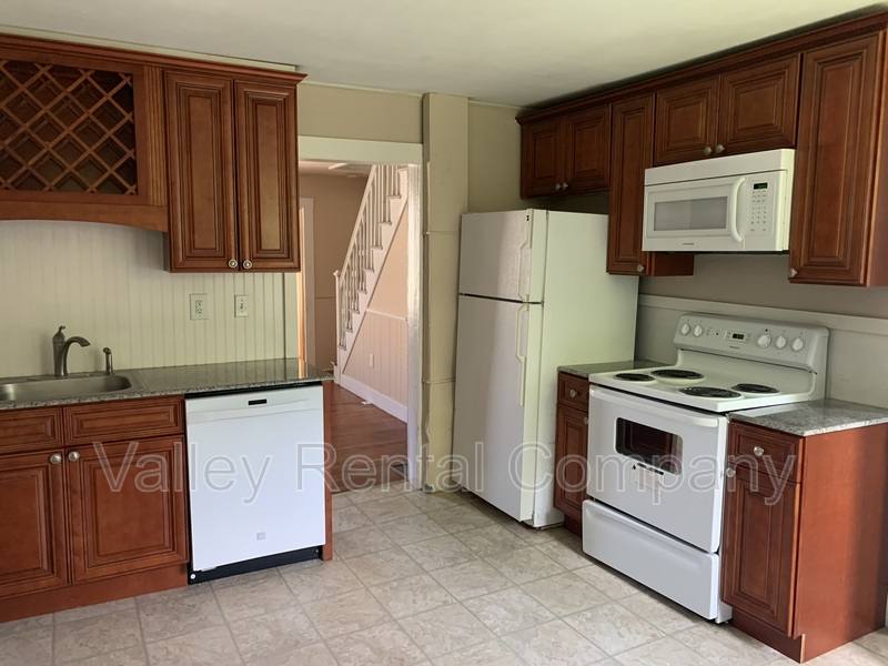 Apartment for rent at 46 Old Amherst Rd #2, Sunderland, MA 01375