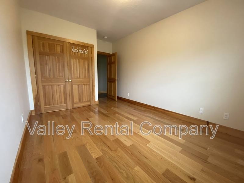 Apartment for rent at 46 Old Amherst Rd #2, Sunderland, MA 01375