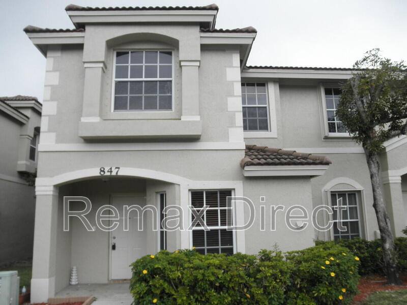 Townhouse for rent at 847 Summit Lake Dr, West Palm Beach, FL 33415