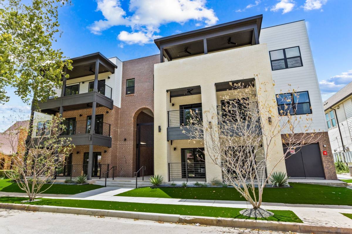 Apartment for rent at 3136 Cockrell Ave, Fort Worth, TX 76109