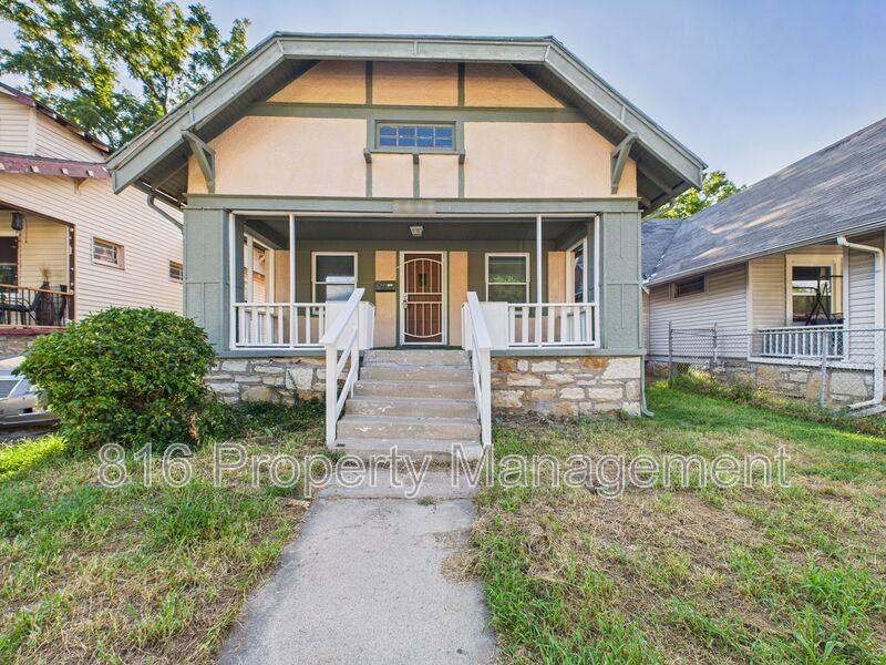 House for rent at 6612 Park Ave, Kansas City, MO 64132