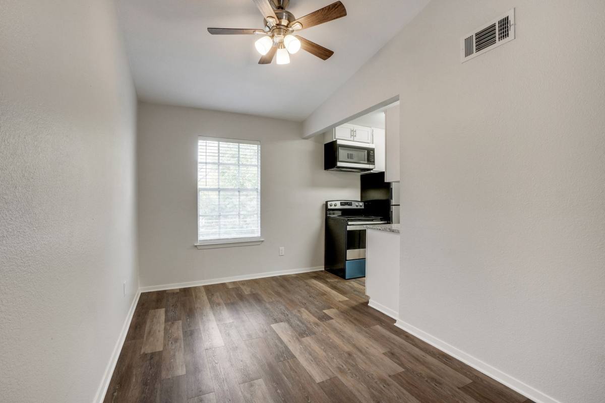 Apartment for rent at 1105-1107 Uta Blvd, Arlington, TX 76013