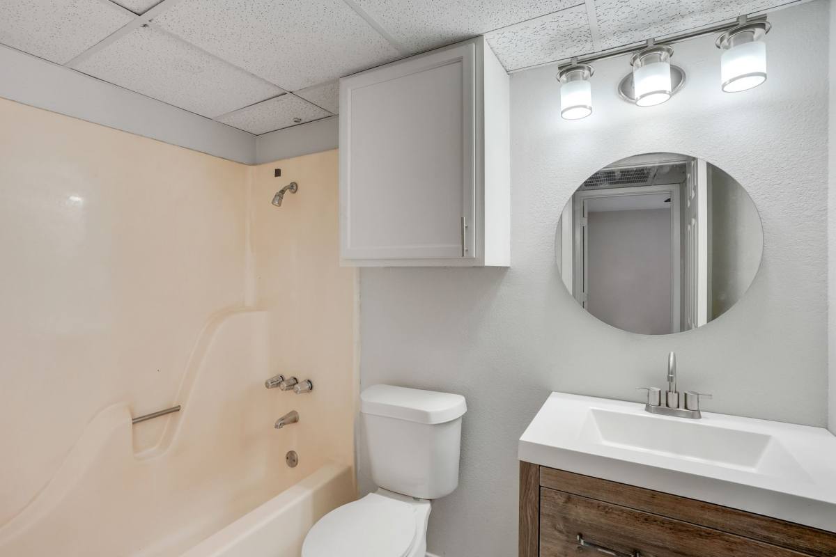 Apartment for rent at 1105-1107 Uta Blvd, Arlington, TX 76013