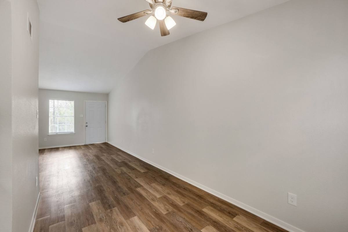 Apartment for rent at 1105-1107 Uta Blvd, Arlington, TX 76013
