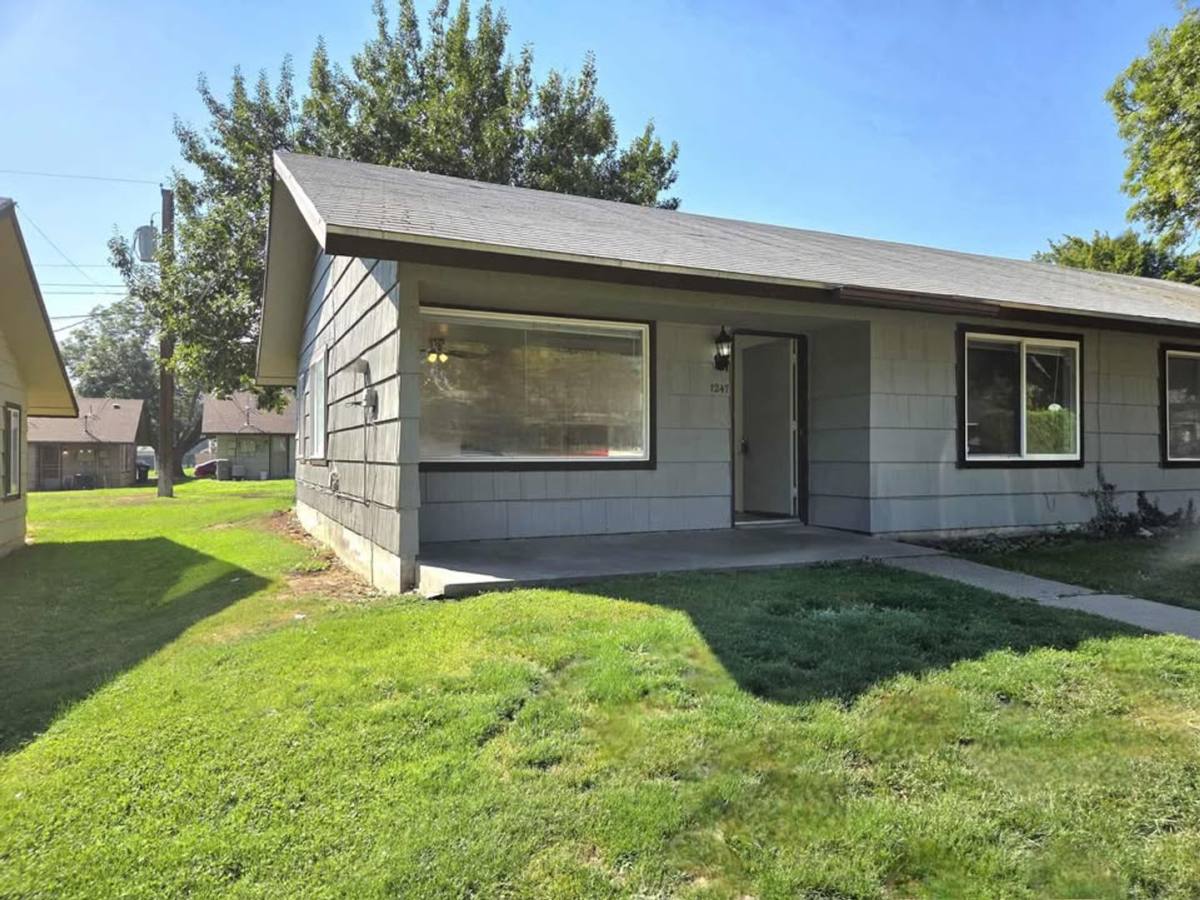 Apartment for rent at 702 Gellatly St, Wenatchee, WA 98801