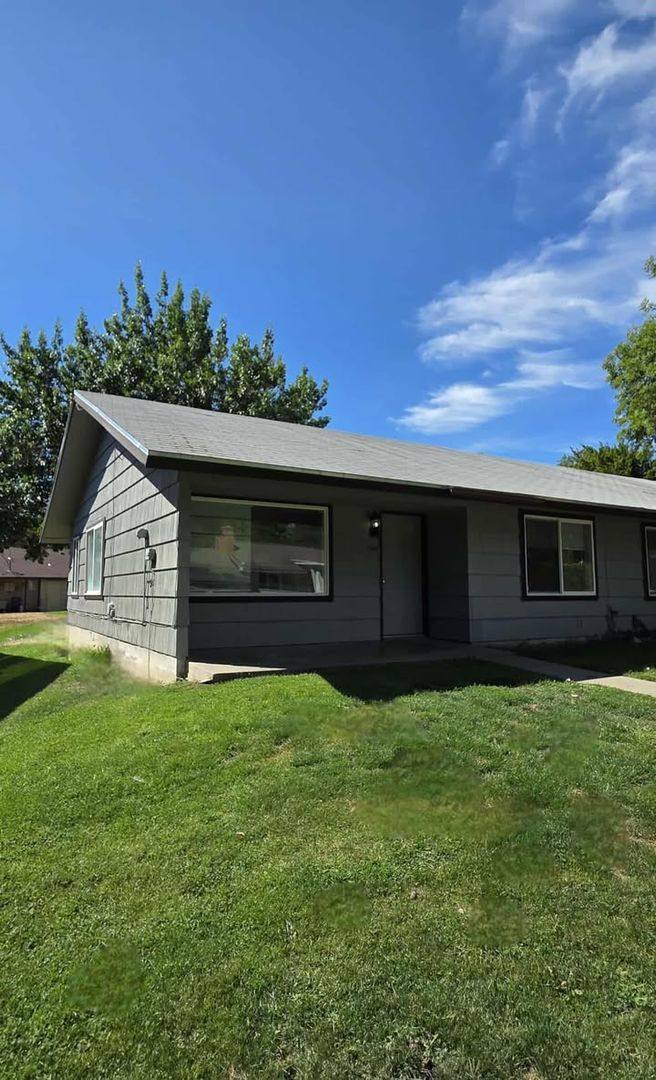Apartment for rent at 702 Gellatly St, Wenatchee, WA 98801
