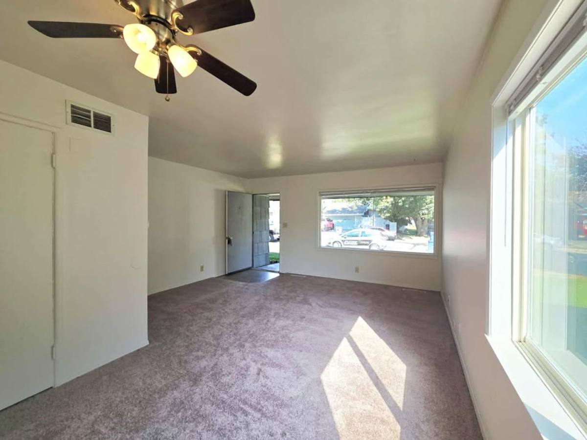Apartment for rent at 702 Gellatly St, Wenatchee, WA 98801