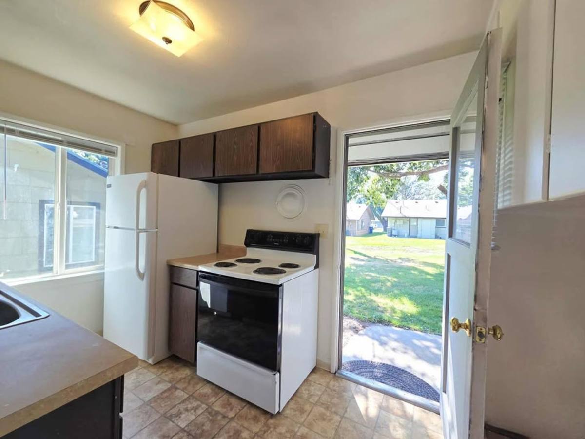 Apartment for rent at 702 Gellatly St, Wenatchee, WA 98801