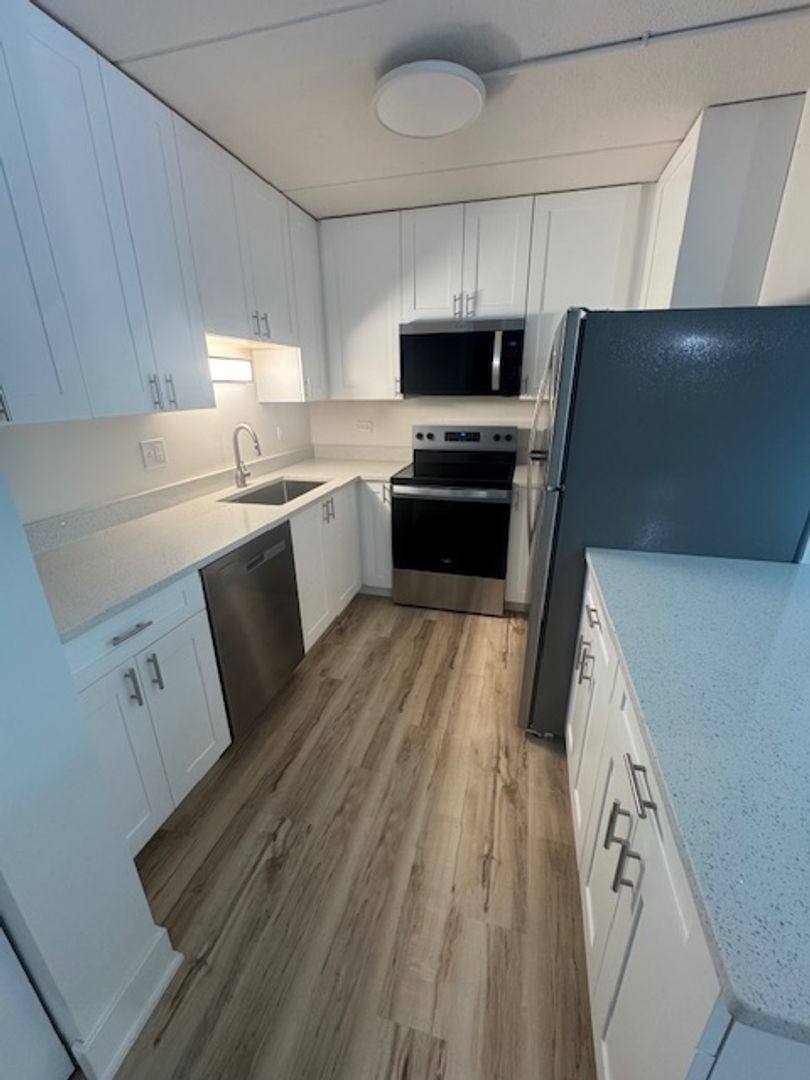 Apartment for rent at 1460 & 1502 Lehigh Rd, Glenview, IL 60025