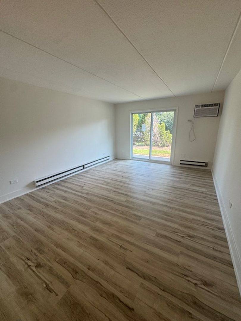 Apartment for rent at 1460 & 1502 Lehigh Rd, Glenview, IL 60025