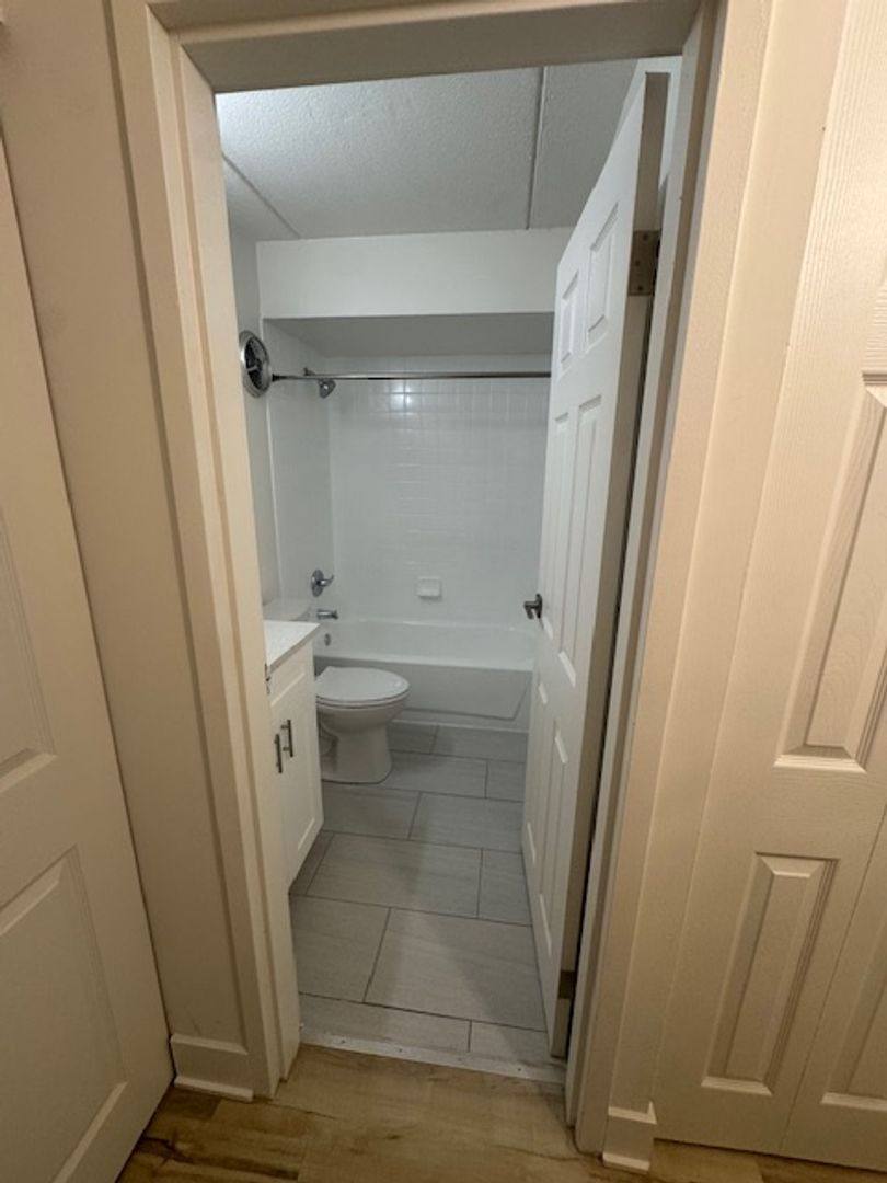 Apartment for rent at 1460 & 1502 Lehigh Rd, Glenview, IL 60025