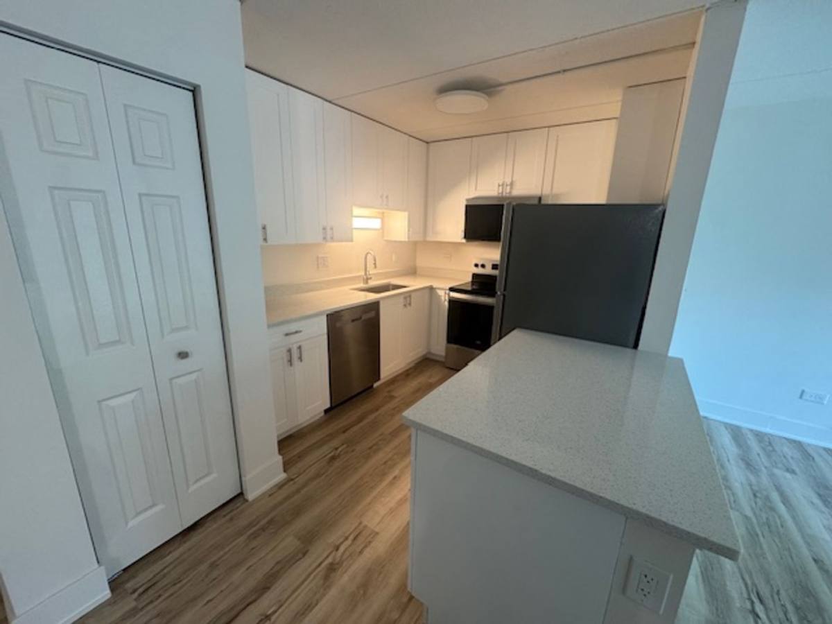 Apartment for rent at 1460 & 1502 Lehigh Rd, Glenview, IL 60025
