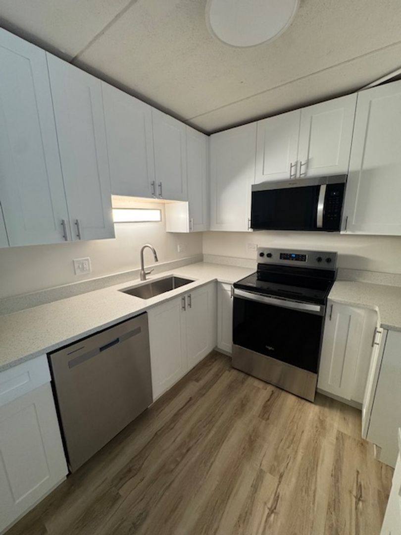 Apartment for rent at 1460 & 1502 Lehigh Rd, Glenview, IL 60025