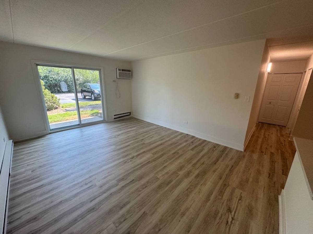 Apartment for rent at 1460 & 1502 Lehigh Rd, Glenview, IL 60025