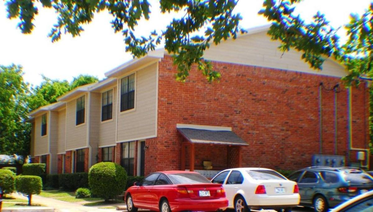 Townhouse for rent at 1109 S Ave, Denton, TX 76201