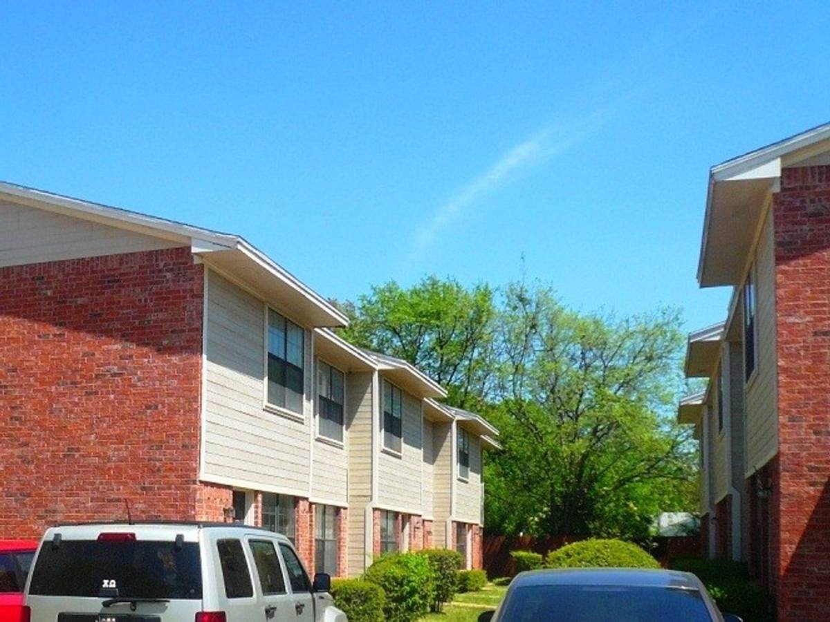 Townhouse for rent at 1109 S Ave, Denton, TX 76201