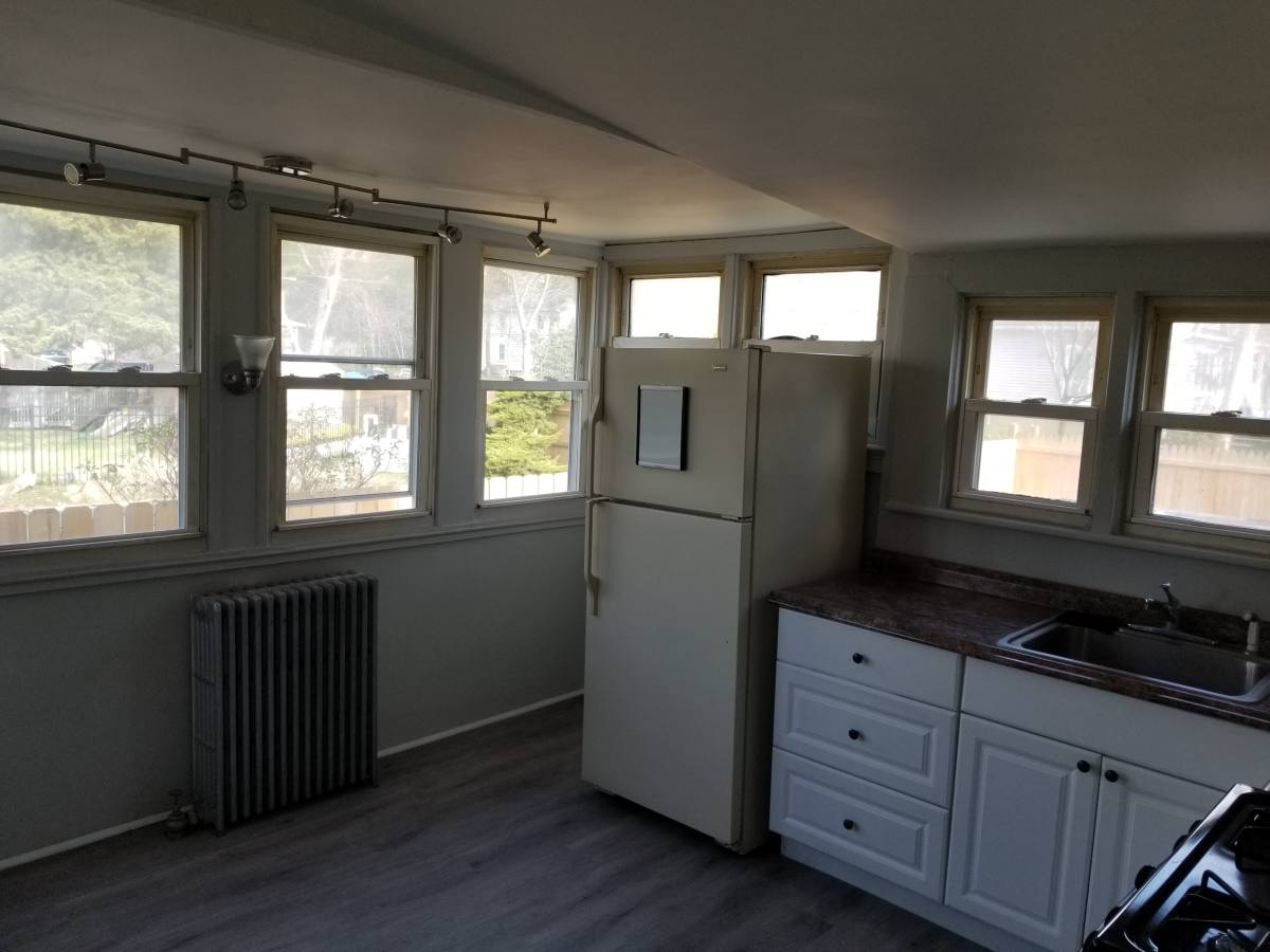 Apartment for rent at 337 W Front St, Florence, NJ 08518