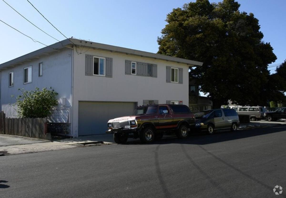 Apartment for rent at 116-126 Pine St, Redwood City, CA 94063