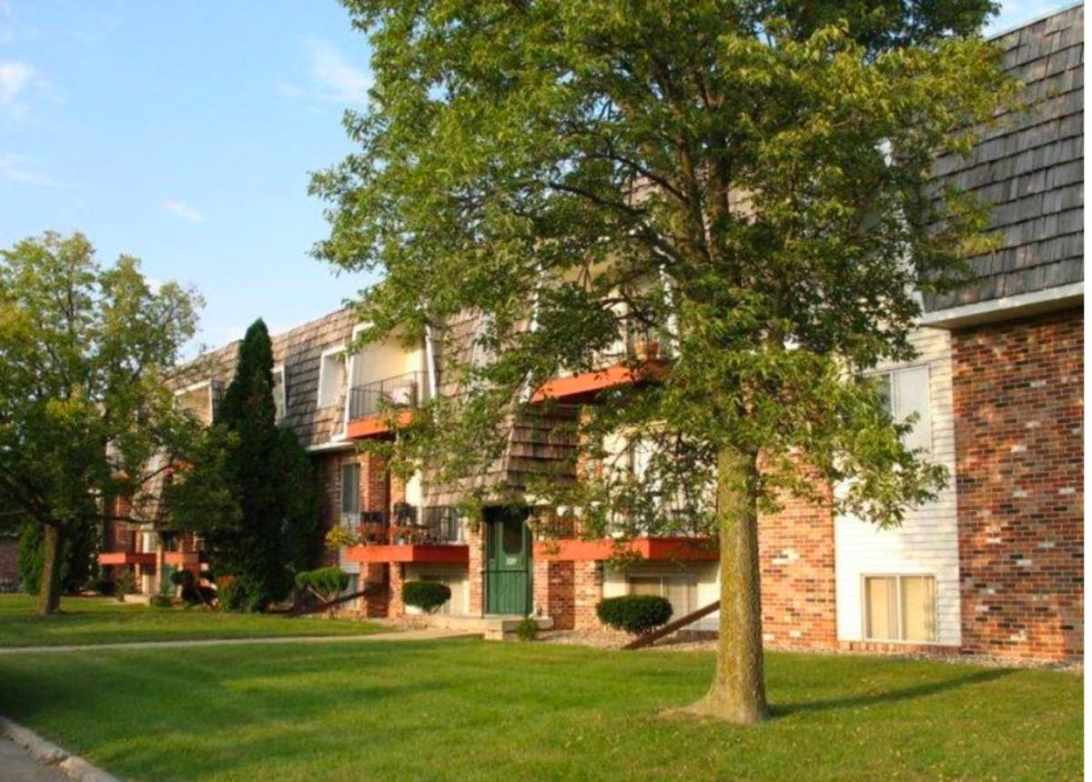 Apartment for rent at 3322 Tropic Lane, Waterloo, IA 50702