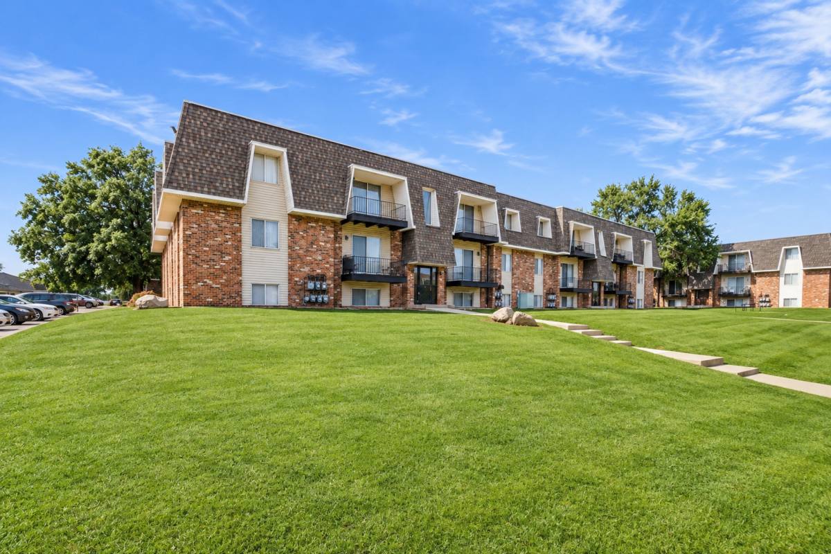 Apartment for rent at 3322 Tropic Lane, Waterloo, IA 50702