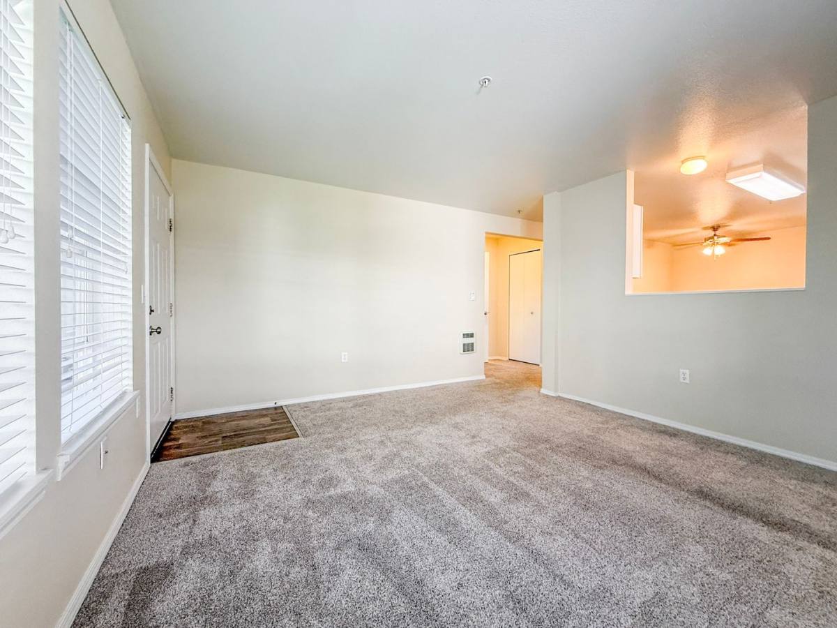 Townhouse for rent at 800 NE Roberts Ave, Gresham, OR 97030