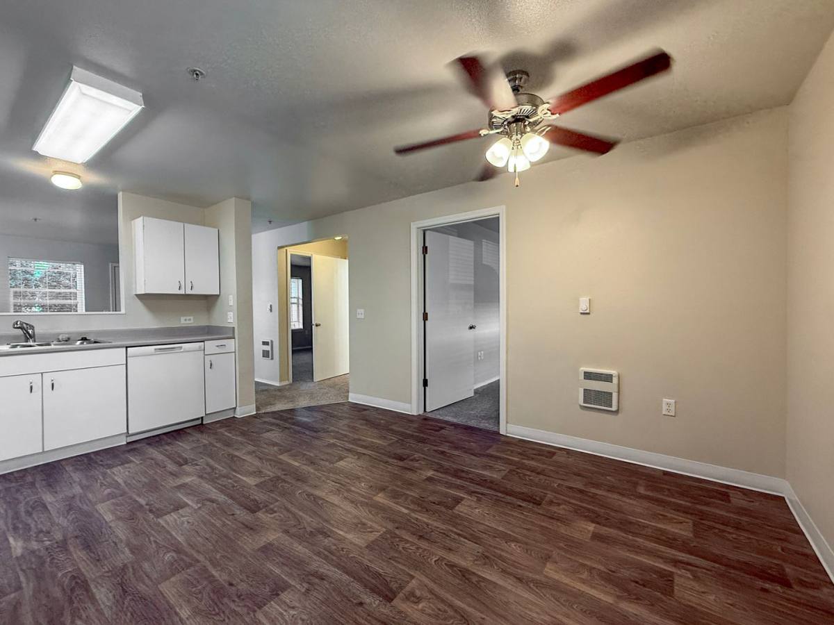 Townhouse for rent at 800 NE Roberts Ave, Gresham, OR 97030
