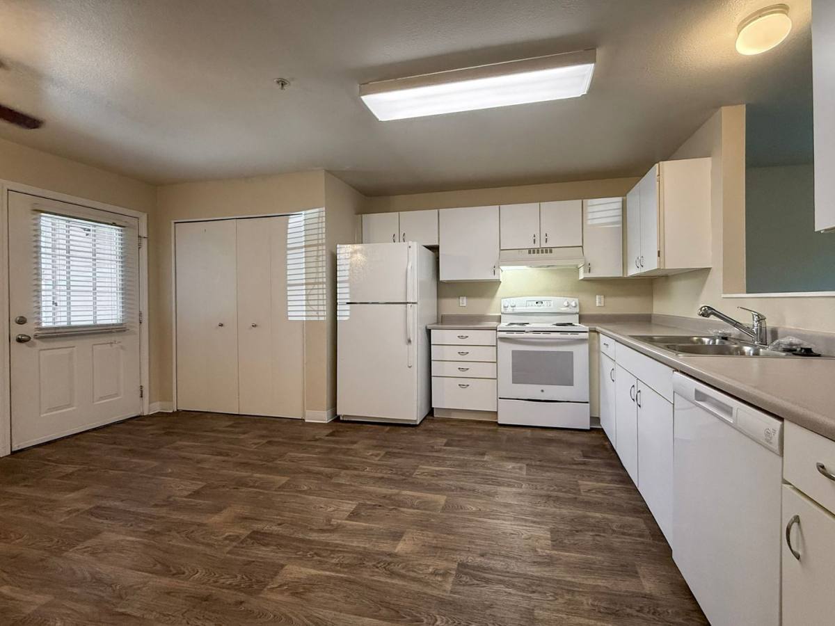 Townhouse for rent at 800 NE Roberts Ave, Gresham, OR 97030