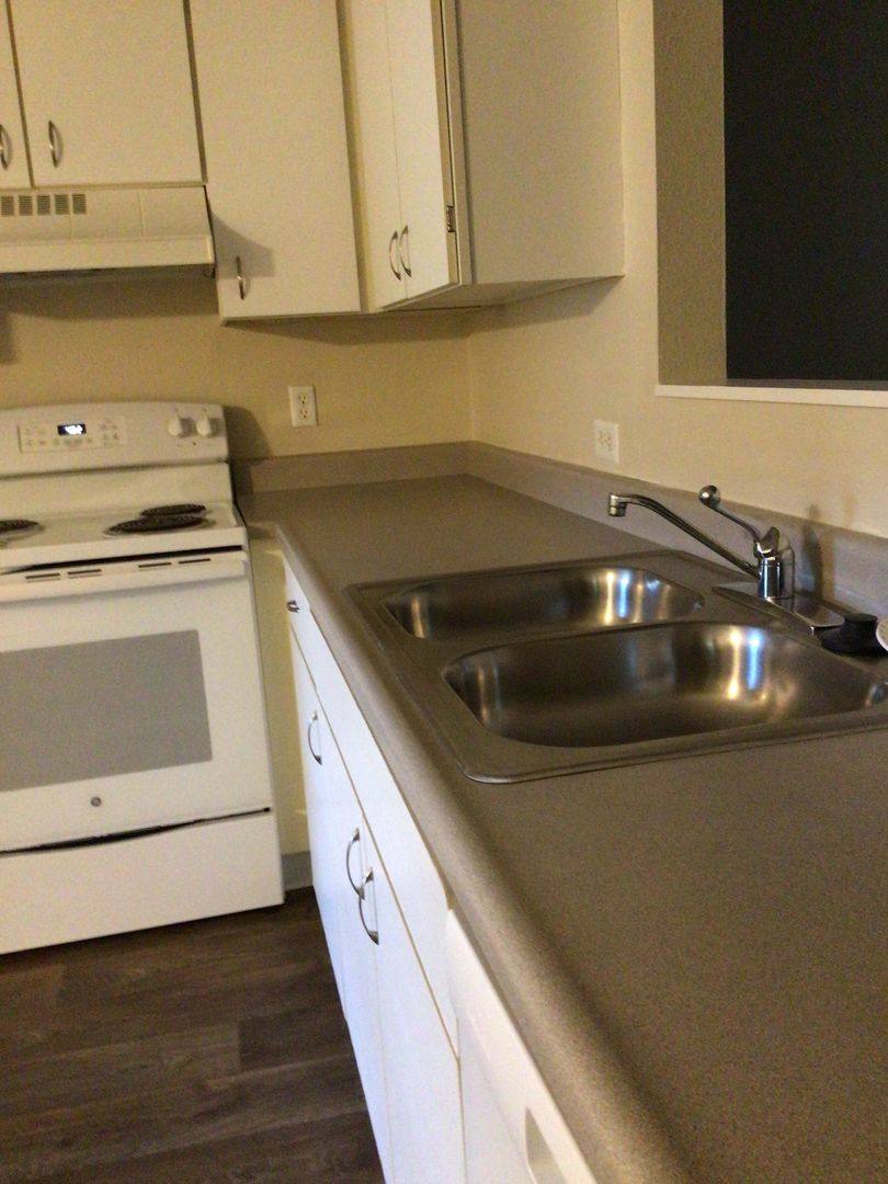 Townhouse for rent at 800 NE Roberts Ave, Gresham, OR 97030