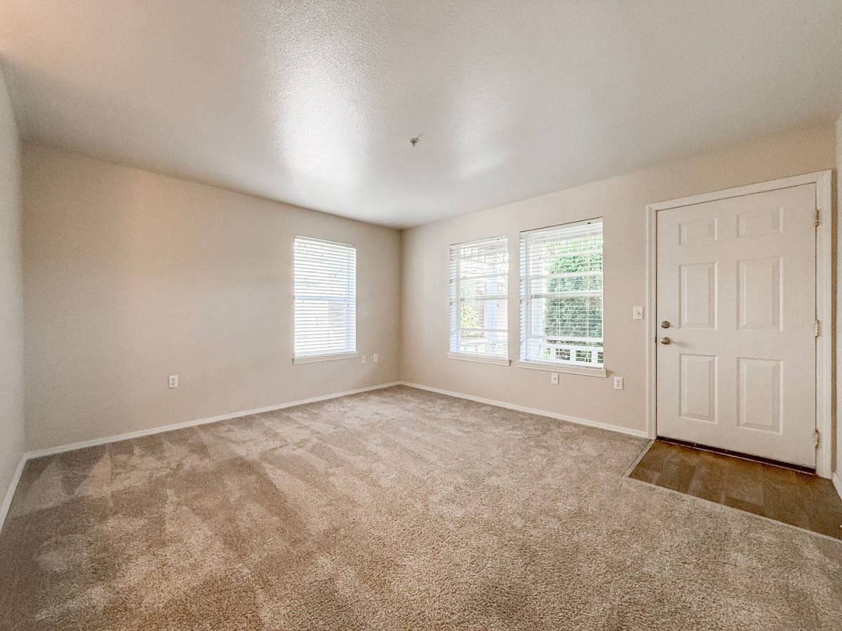 Townhouse for rent at 800 NE Roberts Ave, Gresham, OR 97030