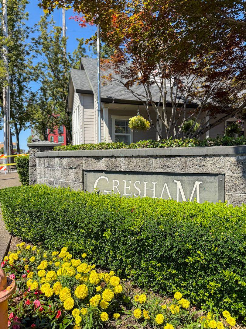 Townhouse for rent at 800 NE Roberts Ave, Gresham, OR 97030